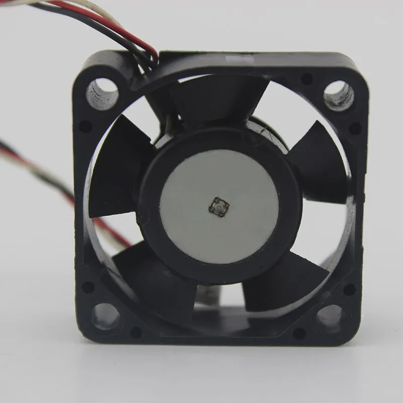 NMB 1204KL-01W-B50 3CM 5V 0.24A large air volume cooling fan NMB 1204KL-01W-B50 3CM 5V 0.24A large air volume cooling fan